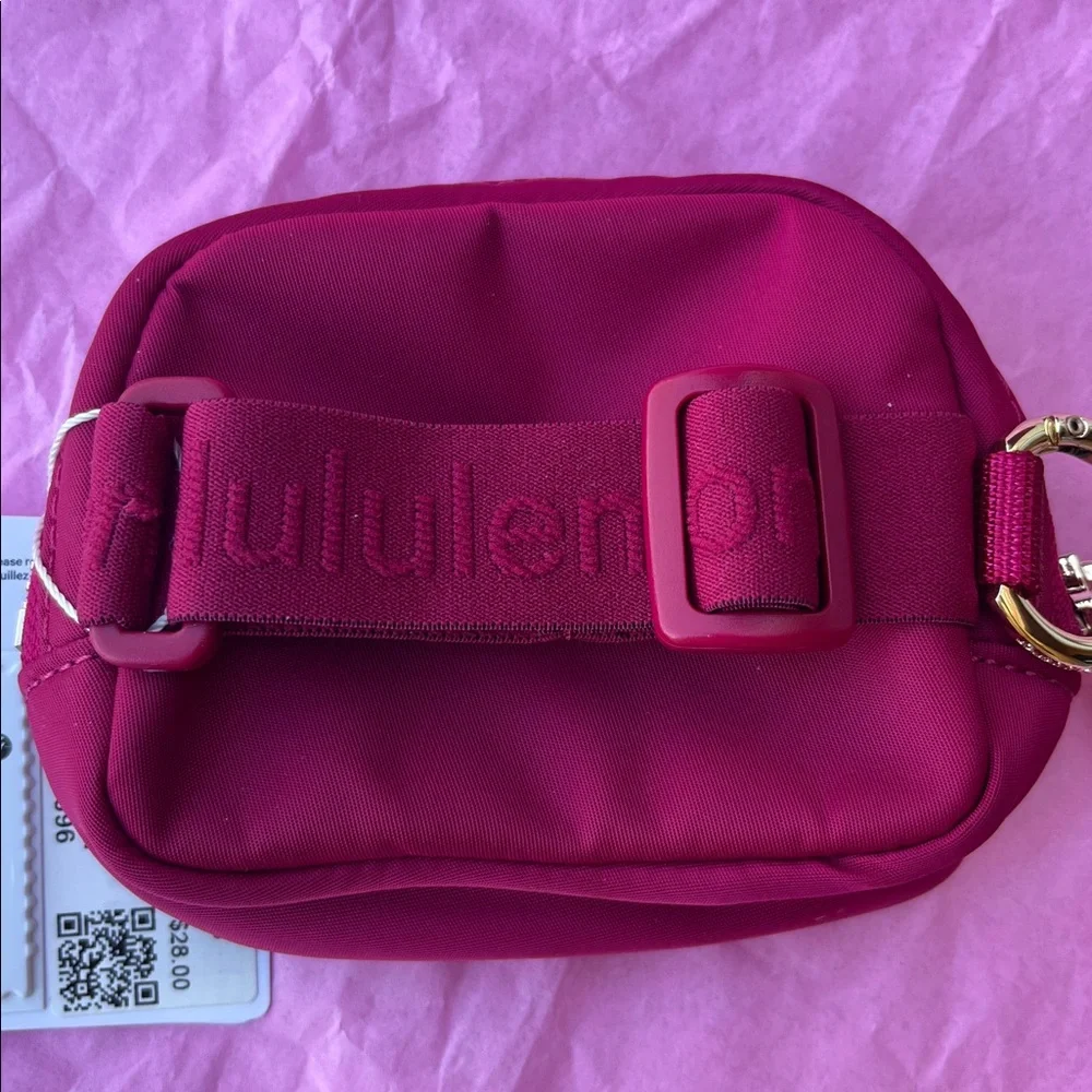 Authentic Lululemon Everywhere Belt Bag Nano - Picture 8 of 16